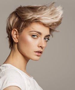 alcina-haarstyling-model-extra-strong